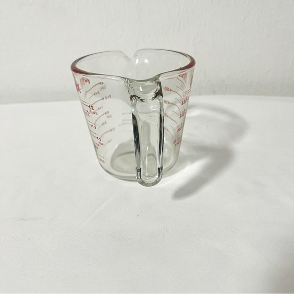 Pyrex Glass Measuring 2 Cup Standard & Metric Measuring Cup - Picture 2 of 4